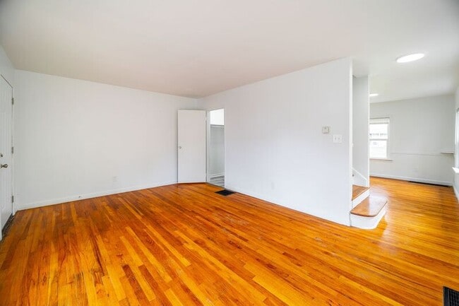 Building Photo - 2912 Ruhl Ave