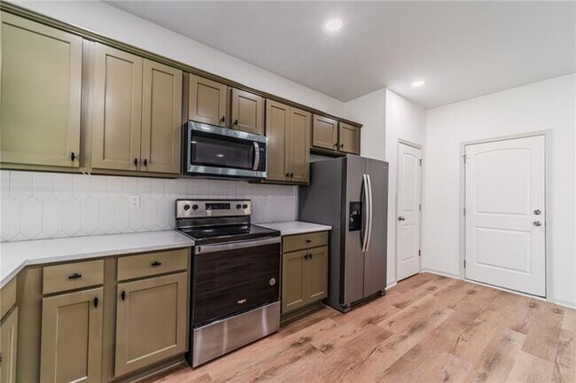 Building Photo - 796 Grenier Terrace NE