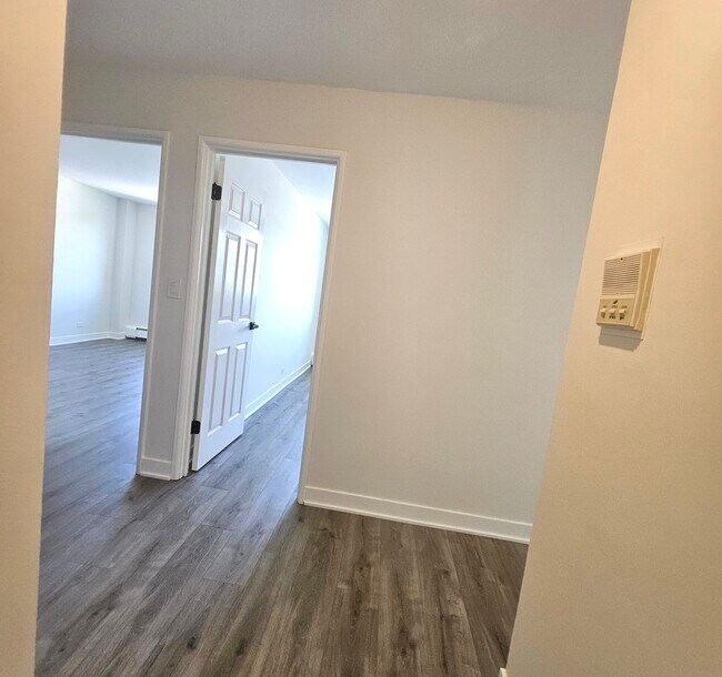 Building Photo - 1375 Rebecca Dr