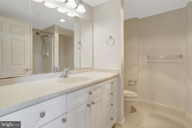 Building Photo - 3101 N Hampton Dr