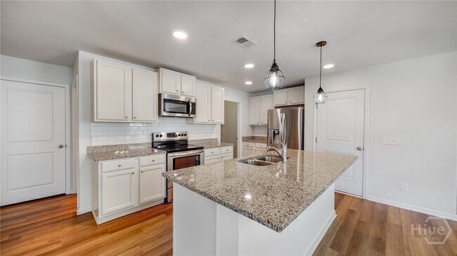 Building Photo - 652 Hogan Dr