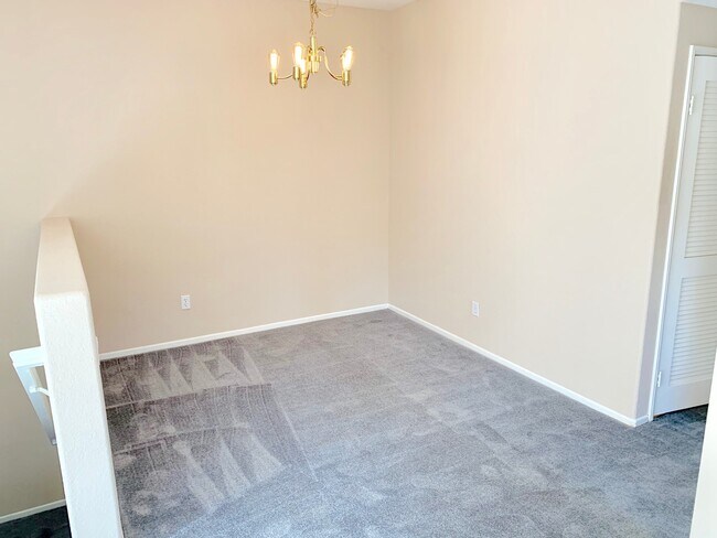 Building Photo - 1014 S Rossano Way