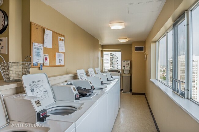 Building Photo - 1415 N Dearborn Pkwy