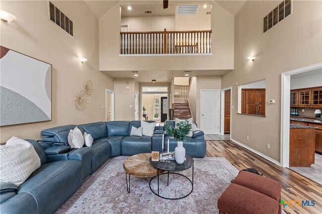 Building Photo - 1060 Great Oaks Dr