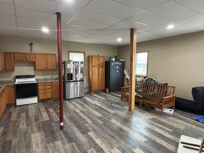 Building Photo - Hinckley Rd