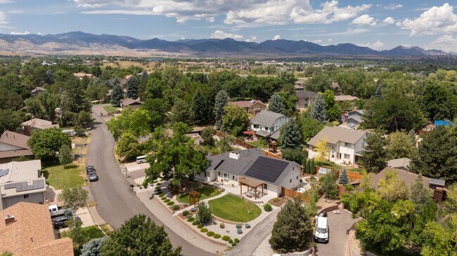 Building Photo - 5 Bedroom 2.5 Bath Retreat in Prime Arvada...