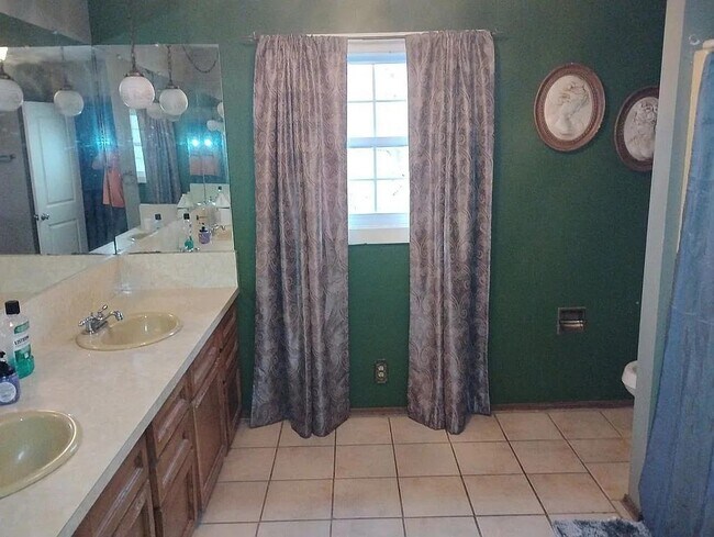 Building Photo - 1679 NC-175