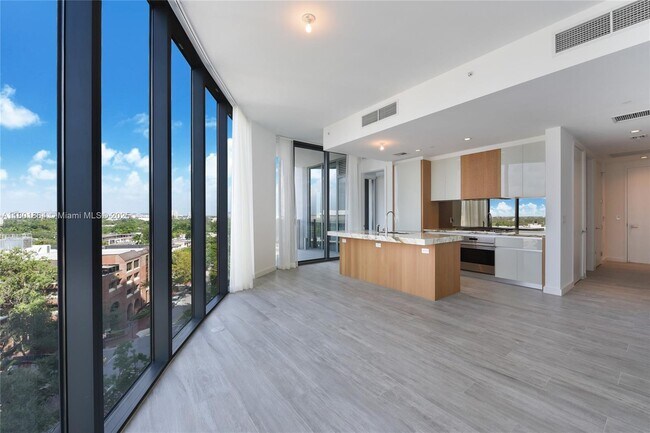 Building Photo - 2831 S Bayshore Dr