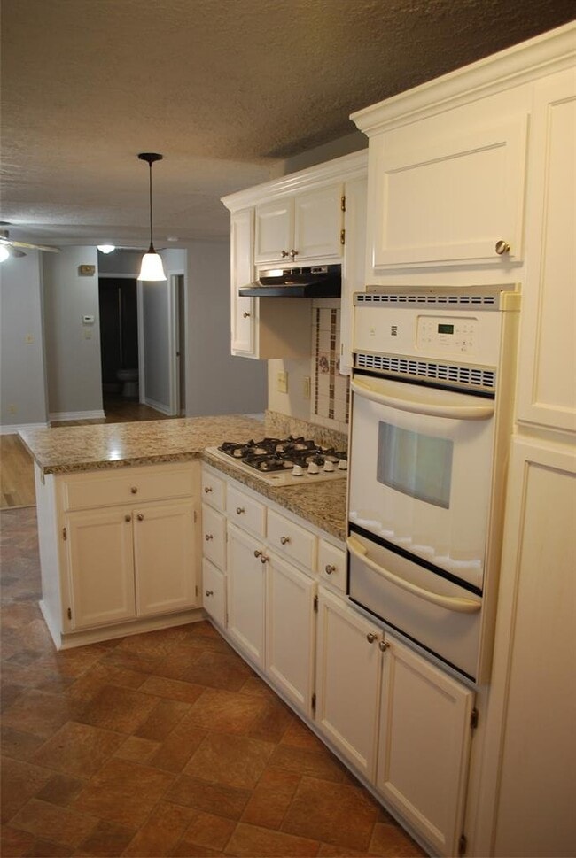 Building Photo - 1701 Parkview Terrace
