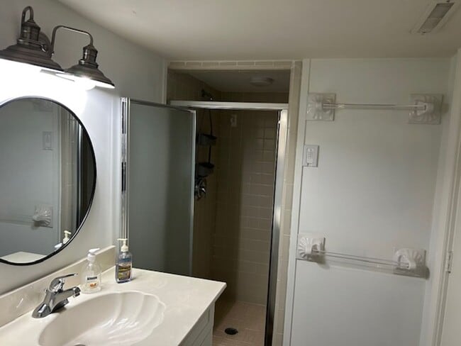 Building Photo - FREE MONTH OF DECEMBER 2025 Beach, 2nd row