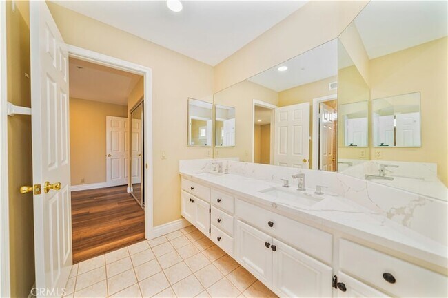 Building Photo - 9531 Montanza Way