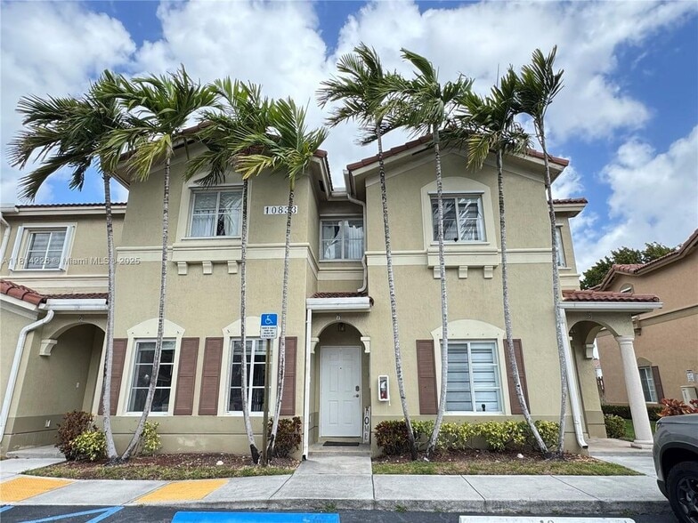 Primary Photo - 10833 NW 83rd St
