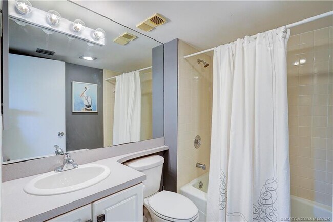 Building Photo - 5564 NE Gulfstream Way