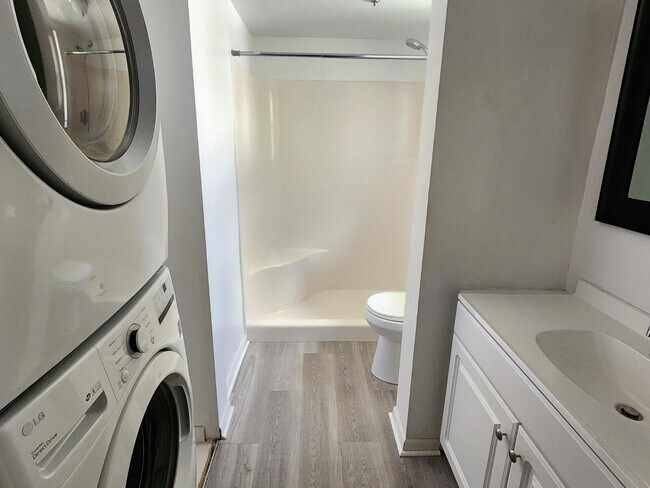 Building Photo - 7149 Golf Colony Ct