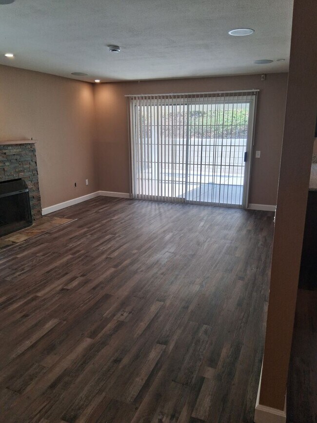 Building Photo - 5939 Petite Ct
