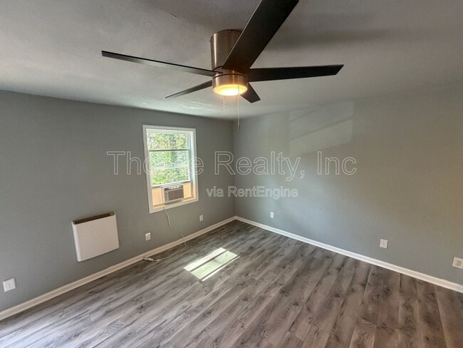 Building Photo - 1129 E Grand Ave