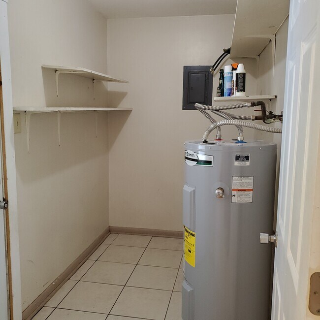 Laundry Room - 126 Nelda Dr