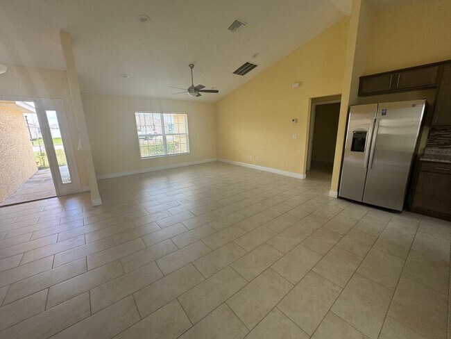 Building Photo - Spacious 4BR/2BA Home in Oaks at Ocala Cro...