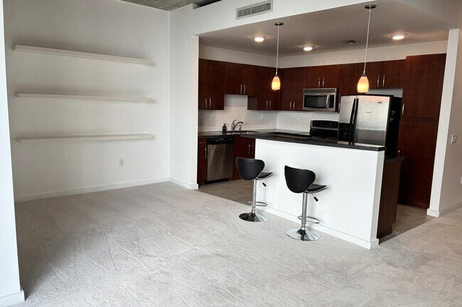 Building Photo - 300 S Australian Ave