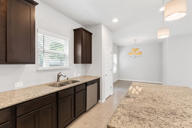 Building Photo - 3 Bedrooms and 2.5 Bathrooms located in Ca...