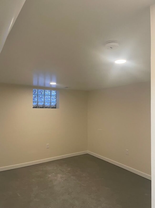 Building Photo - Brand New Remodeled Home