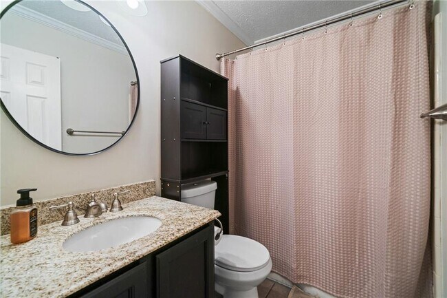 Building Photo - 10965 Pinehigh Dr
