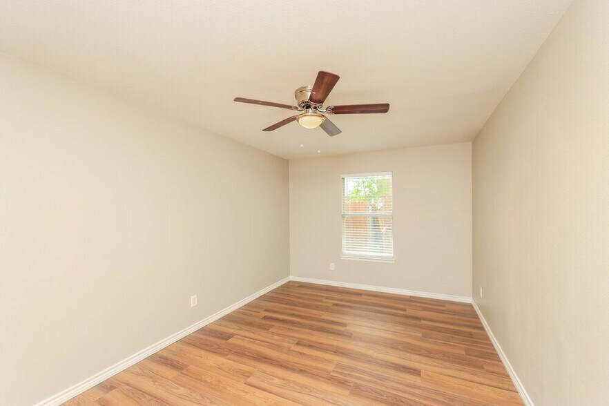 Building Photo - 2114 Rose May Dr