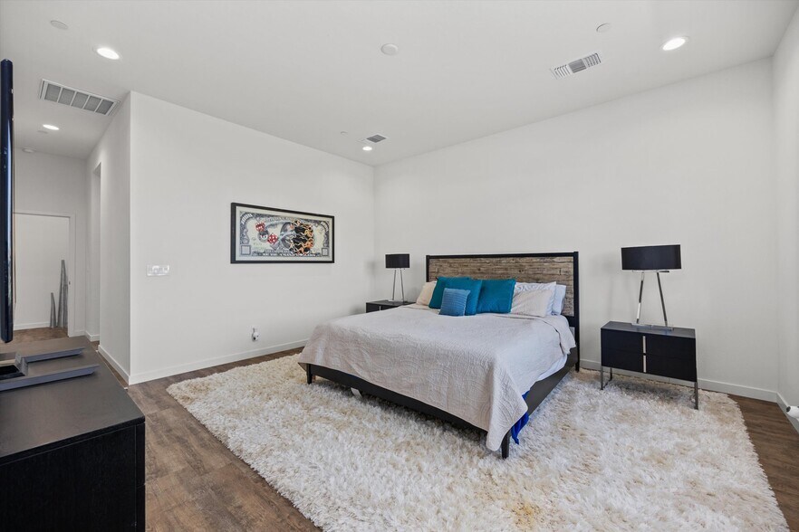 Building Photo - 815 Gilsum Ct