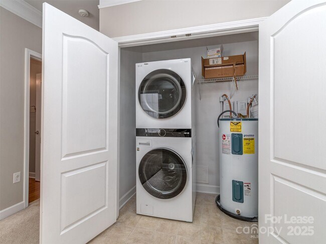 Building Photo - 2074 Ayrsley Town Blvd