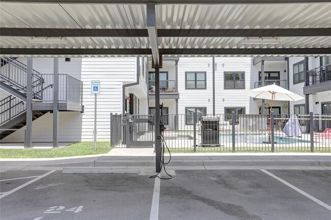 Building Photo - 3101 Govalle Ave