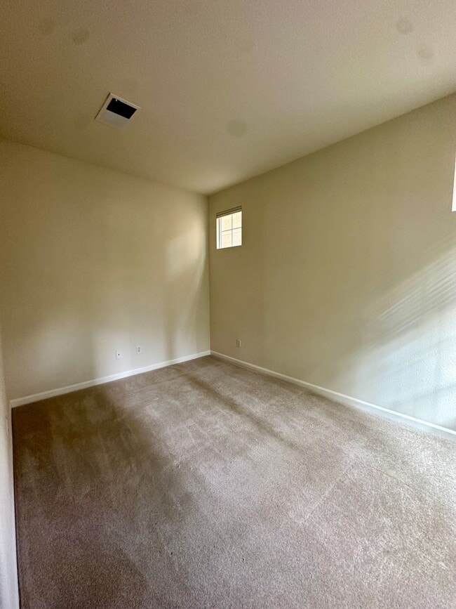 Building Photo - STYLISH SPACES FACING A GREENBELT DETACHED HOME | BLOCKS FROM EVERYTHING