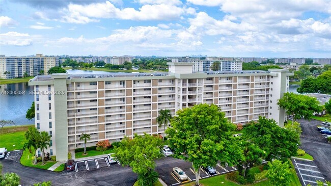 Building Photo - 3091 N Course Dr