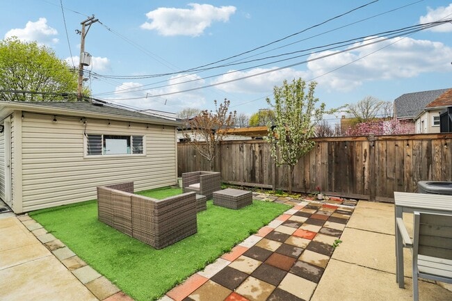 Building Photo - 3008 N Spaulding Ave