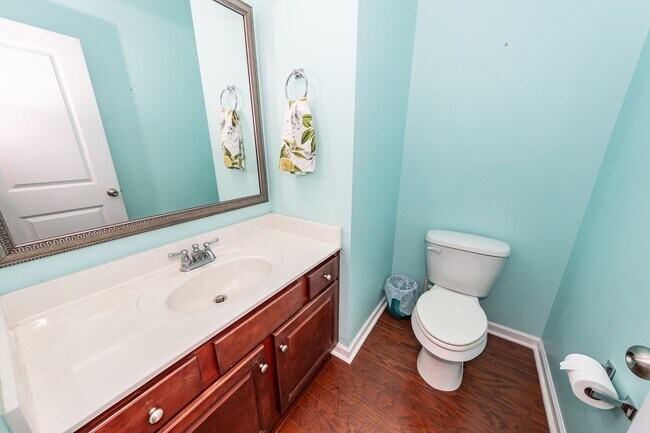 Building Photo - 4 Bedroom, 2.5 Bathroom Home in Brownswood...