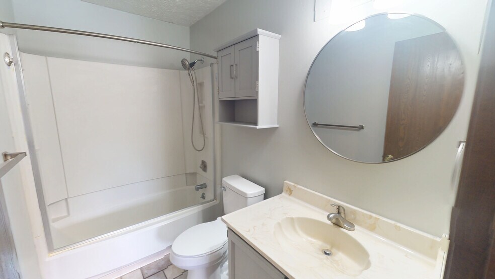 Building Photo - 888 Pearson Cir