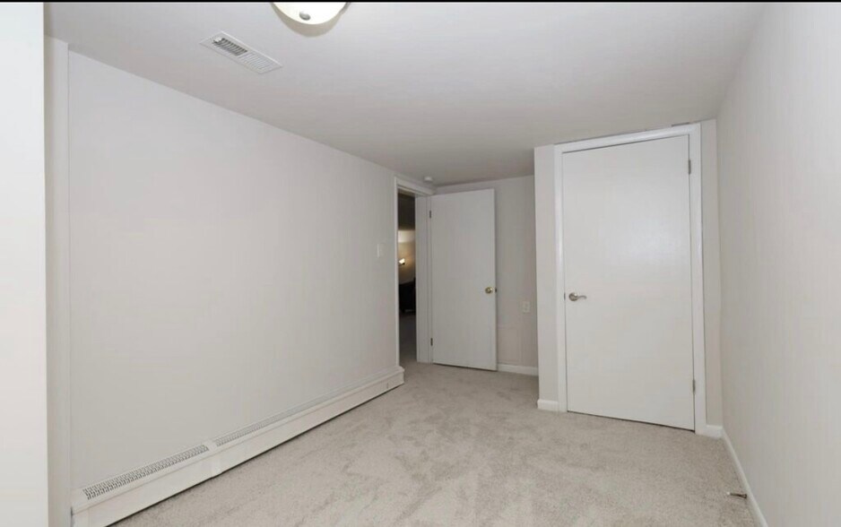 Building Photo - 1536 Maurice Dr