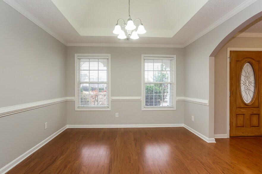 Building Photo - 3028 Lincoln Log Way