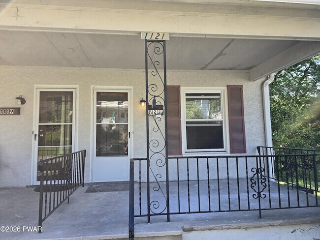 Building Photo - 1121 Monroe Ave
