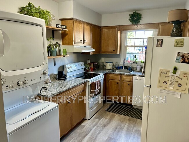 Building Photo - 4126 Newcastle Dr
