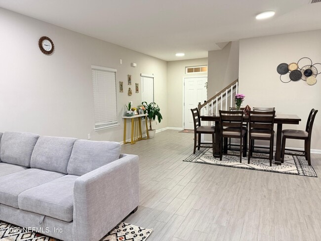 Building Photo - 70 Golden Fern Dr