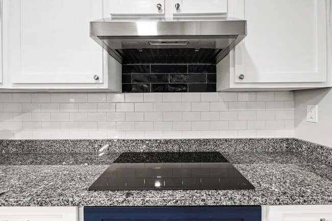 Building Photo - Updated 3 Bedroom Townhome!!! ***Available NOW***