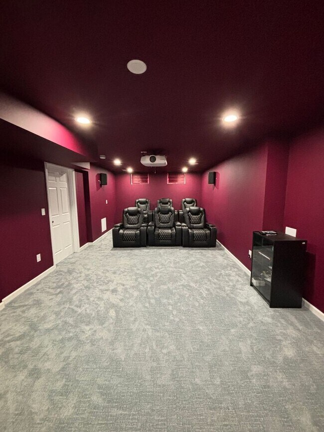 Building Photo - 708 Alban Aly