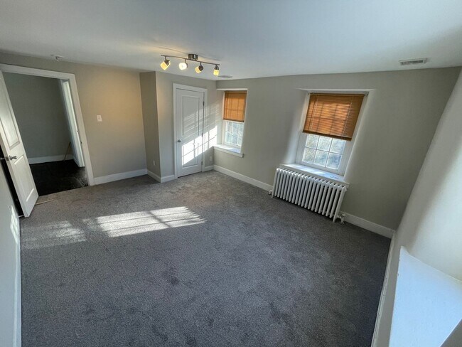 Building Photo - 722 Faust Rd