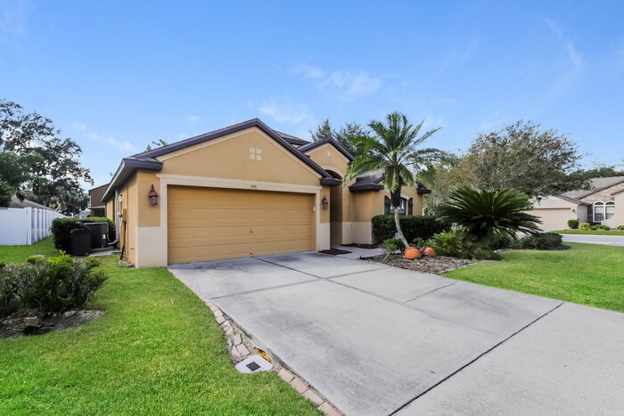 Building Photo - 300 Oaklanding Dr