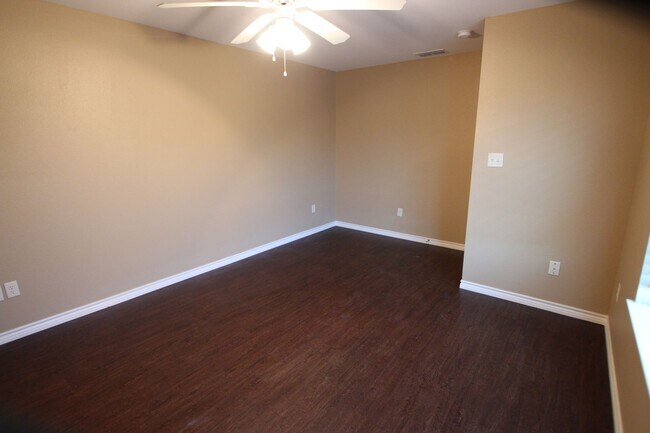 Building Photo - Gorgeous 4 Bedroom Home in The Ranch Subdivision- Flint!