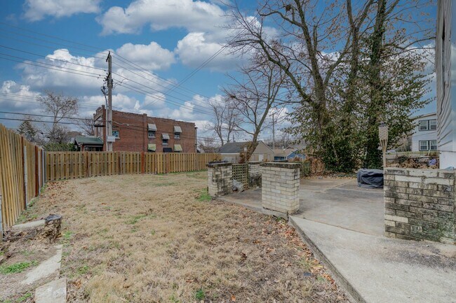 Building Photo - 1300 McCausland Ave