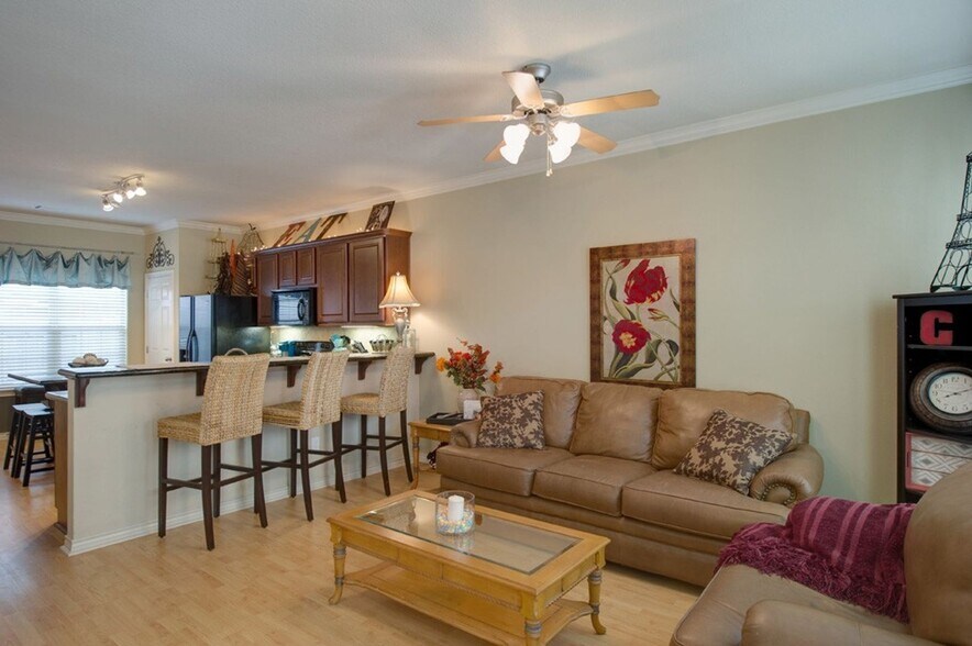 Building Photo - Spacious 3 Bed, 3.5 Bath Condo in Great Community!