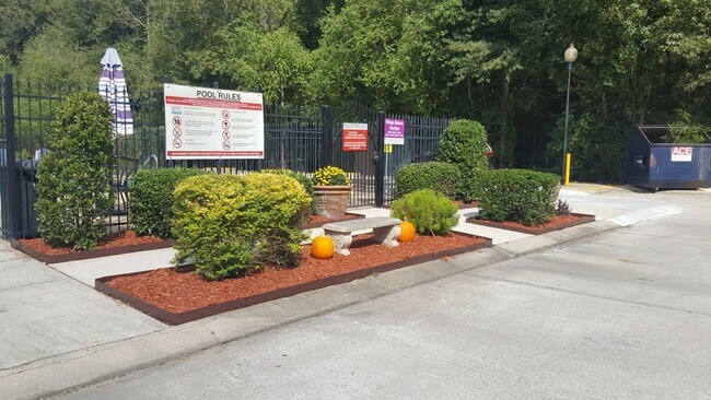 Building Photo - 12356 Village Maison Dr