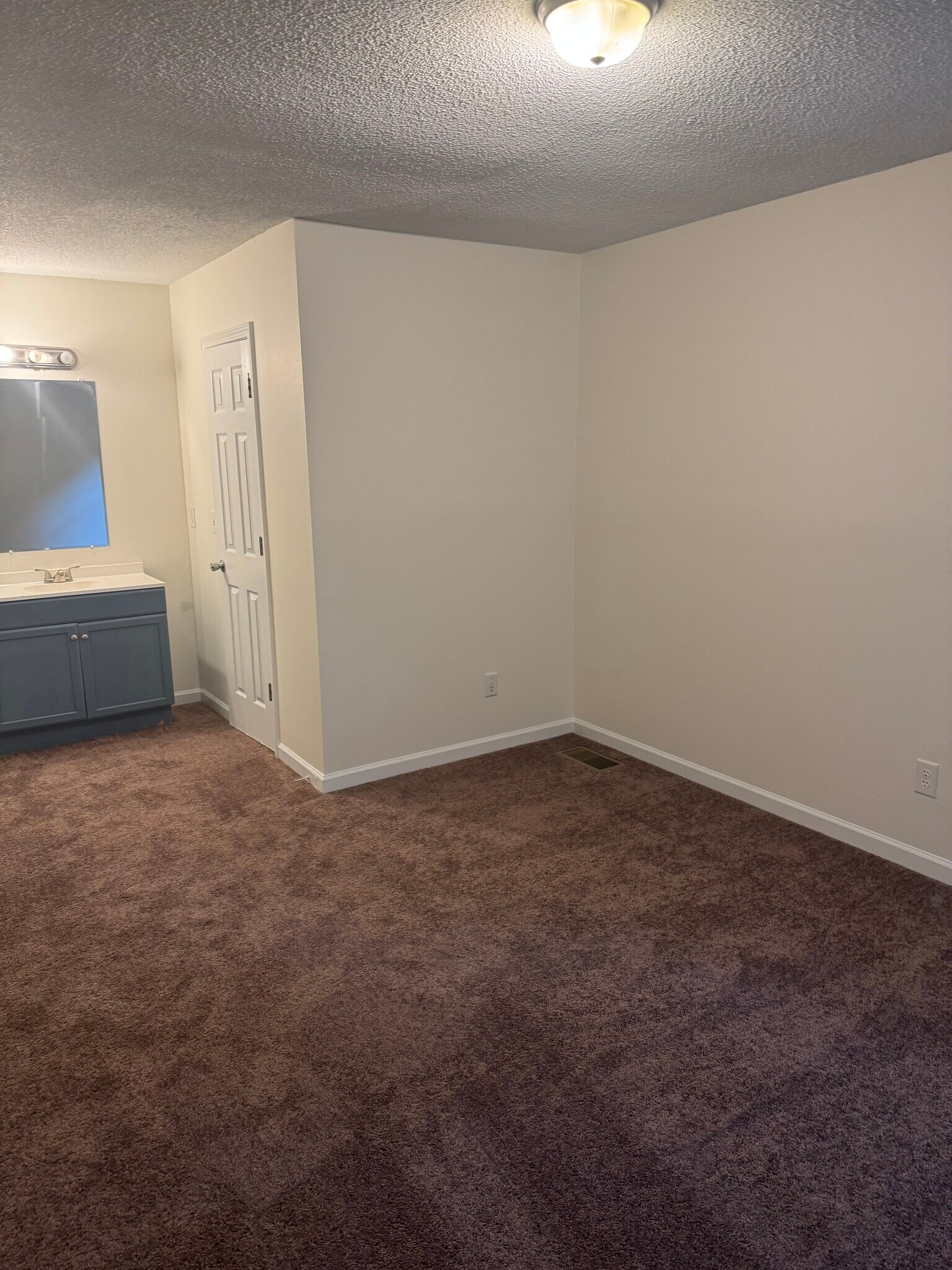 MASTER BEDROOM - 7591 Hunters Ridge Ln