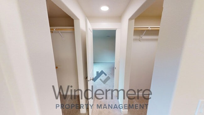 Building Photo - 637 Kingbird Ct